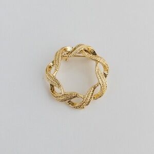 Vintage Gerry's Brooch Pin Olive Round Circle Leaf Wreath Gold Tone Textured